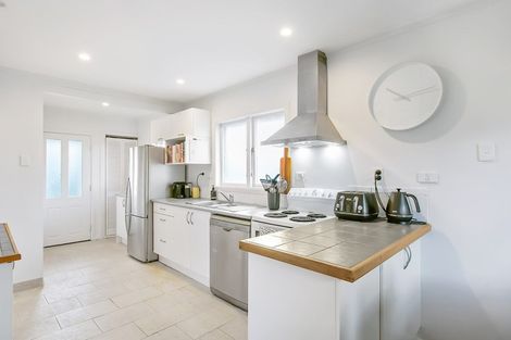 Photo of property in 11 Hereford Street, Te Atatu Peninsula, Auckland, 0610