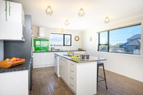 Photo of property in 17 Marine Parade South, Foxton Beach, Foxton, 4815