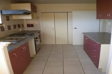 Photo of property in 100 Kemp Road, Massey, Auckland, 0614