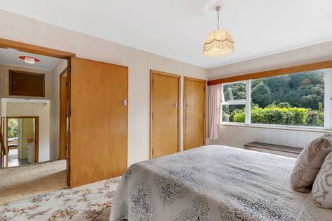 Photo of property in 84 Newlands Road, Newlands, Wellington, 6037