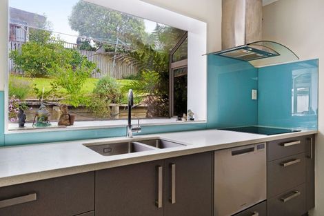 Photo of property in 84 Unsworth Drive, Unsworth Heights, Auckland, 0632