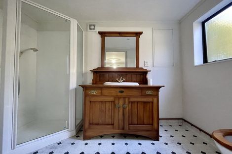 Photo of property in 9 Robert Street, Newlands, Wellington, 6037