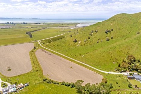 Photo of property in 1266 Wharerata Road, Muriwai, Manutuke, 4072