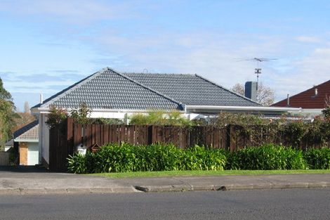 Photo of property in 2/26 Bleakhouse Road, Howick, Auckland, 2014