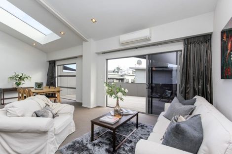 Photo of property in 2/2 Buller Street, New Plymouth, 4310