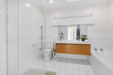 Photo of property in 70 Selwyn Crescent, Forrest Hill, Auckland, 0620