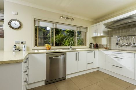 Photo of property in 58 English Oak Drive, Schnapper Rock, Auckland, 0632