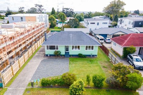 Photo of property in 23a Hereford Street, Te Atatu Peninsula, Auckland, 0610