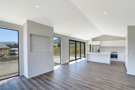 Photo of property in 16 Kinross Lane, Jacks Point, Queenstown, 9371