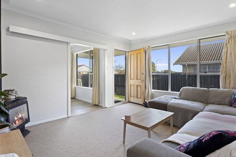 Photo of property in 1/4 Queenspark Drive, Parklands, Christchurch, 8083