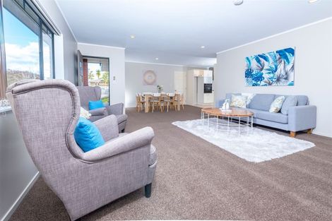 Photo of property in 30 Ginders Drive, Massey, Auckland, 0614