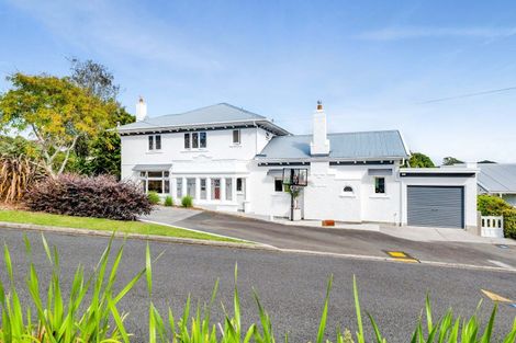 Photo of property in 6 Ridge Lane, New Plymouth, 4310