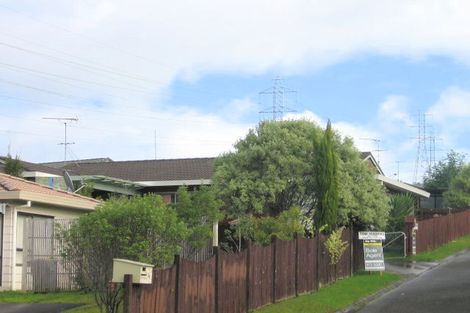 Photo of property in 21 Faram Place, Massey, Auckland, 0614