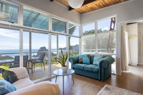 Photo of property in 54 Rayner Road, Piha, 0772
