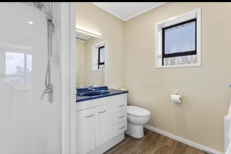 Photo of property in 37 Pigeon Mountain Road, Half Moon Bay, Auckland, 2012