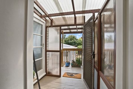 Photo of property in 15 Renata Crescent, Te Atatu Peninsula, Auckland, 0610