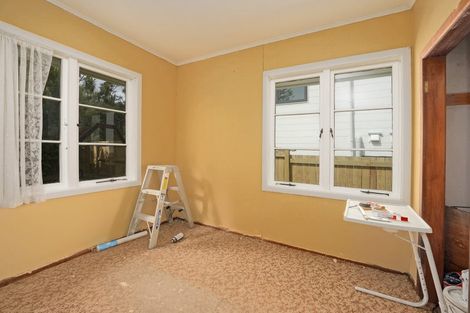 Photo of property in 23 Smythe Road, Henderson, Auckland, 0612
