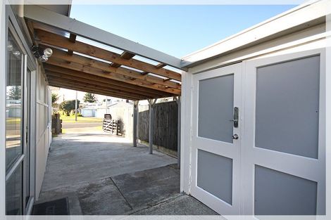 Photo of property in 10 Pratt Avenue, Foxton Beach, Foxton, 4815