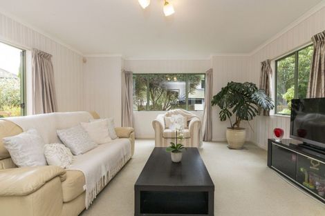 Photo of property in 2 The Glen, Hokowhitu, Palmerston North, 4410