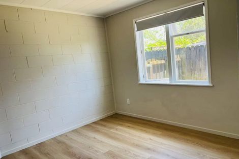 Photo of property in 8 Ranui Station Road, Ranui, Auckland, 0612
