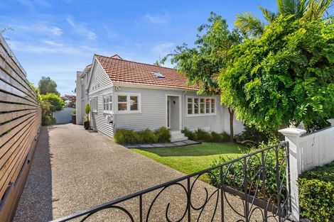 Photo of property in 31 Church Street, Northcote Point, Auckland, 0627