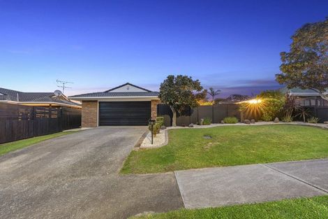 Photo of property in 13 Kurnell Drive, Botany Downs, Auckland, 2010