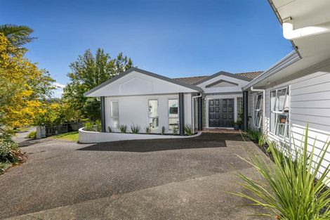 Photo of property in 32 Waipuia Place, Greenhithe, Auckland, 0632