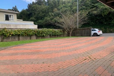 Photo of property in 66 Newlands Road, Newlands, Wellington, 6037