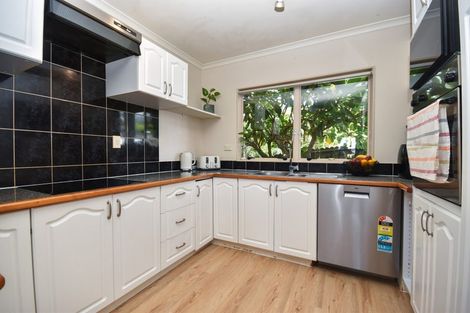 Photo of property in 20 Longview Rise, Massey, Auckland, 0614