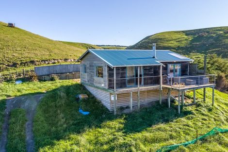Photo of property in 32 Whangaimoana Beach Road, Whangaimoana, Pirinoa, 5772