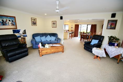 Photo of property in 2 Rata Avenue, Huntly, 3700