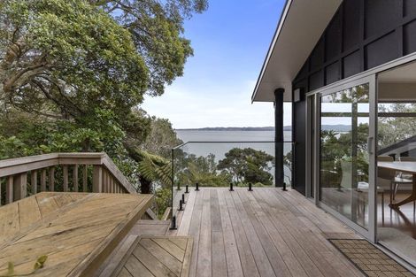 Photo of property in 2/106 Island Bay Road, Beach Haven, Auckland, 0626