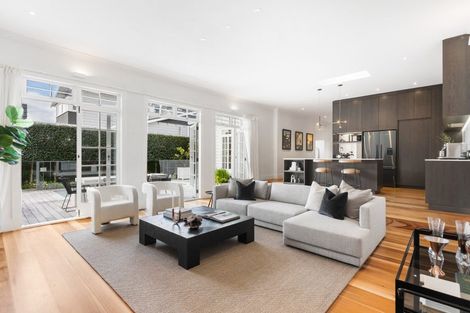 Photo of property in 44 Princes Street, Northcote Point, Auckland, 0627