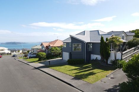 Photo of property in 75 Dress Circle, Newlands, Wellington, 6037