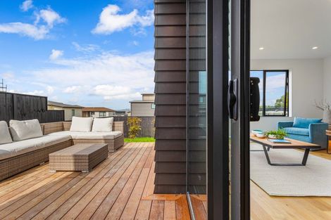Photo of property in 5 Makumaku Place, Long Bay, 0630