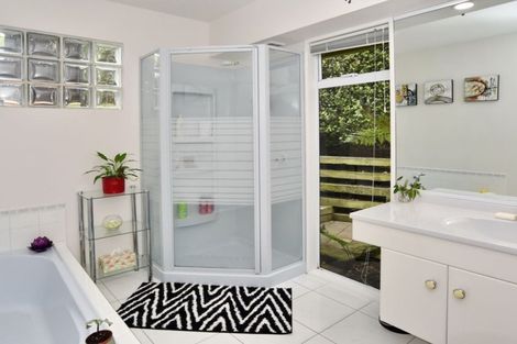 Photo of property in 2/11 Belleview Terrace, Mount Pleasant, Christchurch, 8081