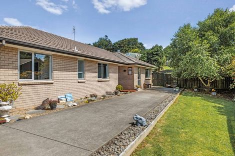 Photo of property in 16 Gavinike Place, Waimauku, 0812