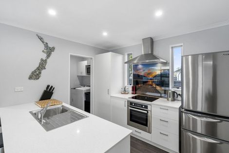 Photo of property in 58 Exeter Crescent, Takaro, Palmerston North, 4412