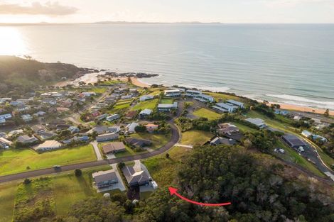 Photo of property in 28 Dudley Crescent, Cable Bay, 0420