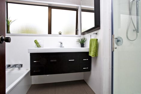 Photo of property in 5 Tadley Court, Goodwood Heights, Auckland, 2105