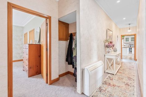 Photo of property in 16 Beaumaris Street, Outram, 9019