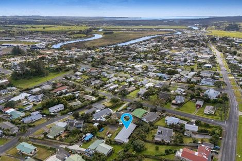 Photo of property in 2 Kaipara Crescent, Helensville, 0800