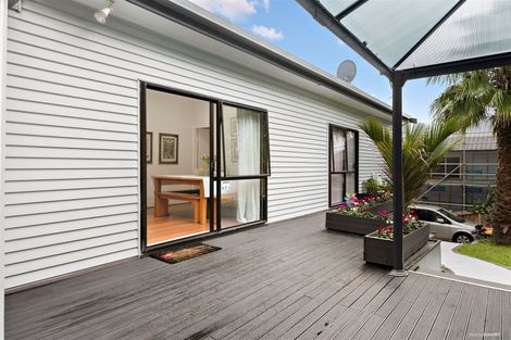 Photo of property in 2/479 Beach Road, Murrays Bay, Auckland, 0630