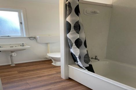 Photo of property in 3 Gloria Avenue, Te Atatu Peninsula, Auckland, 0610
