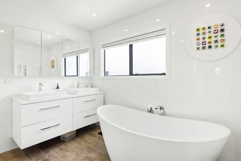 Photo of property in 136a Calliope Road, Stanley Point, Auckland, 0624