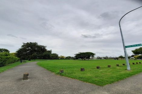Photo of property in 33 Sunnypark Avenue, Rosehill, Papakura, 2113