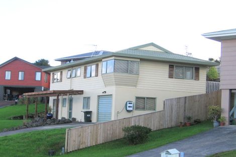 Photo of property in 19 Springtide Place, Red Beach, 0932
