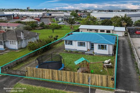Photo of property in 17 Garelja Road, Henderson, Auckland, 0612