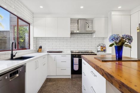 Photo of property in 8a Wicklow Road, Narrow Neck, Auckland, 0622