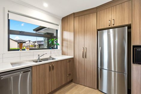 Photo of property in 18 Sycamore Drive, Sunnynook, Auckland, 0620